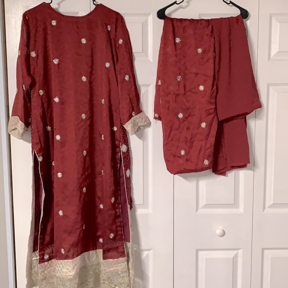 Deep Red Pakistani Shalwar Kameez - Picture 4 of 4